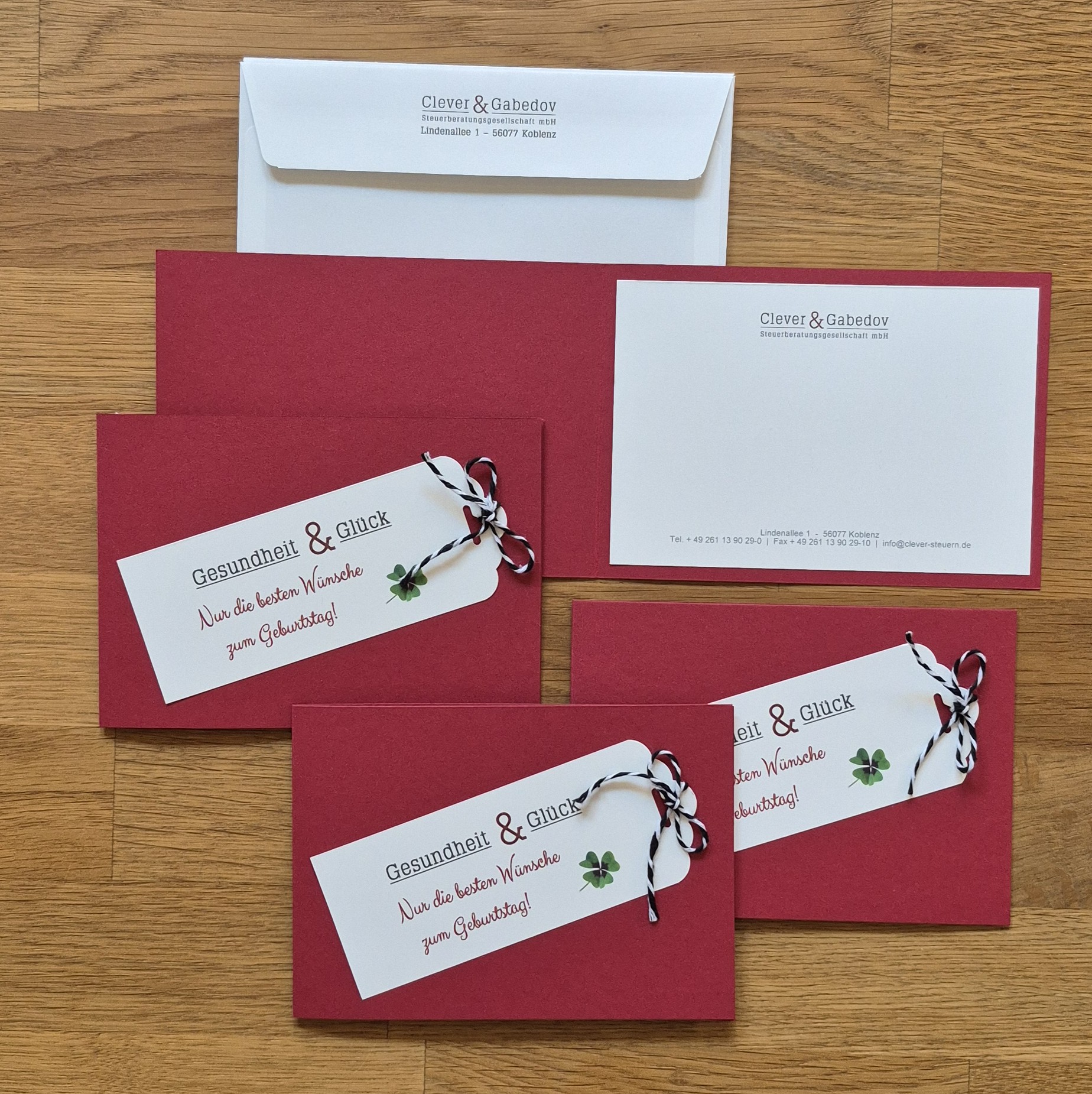 Firmenglückwunschkarten Firmenglückwunschkarten in rot passend zum Logo